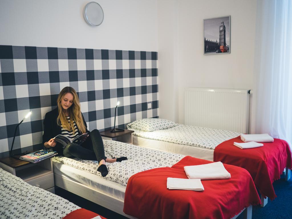 Ll20 Hostel Varsó Kültér fotó