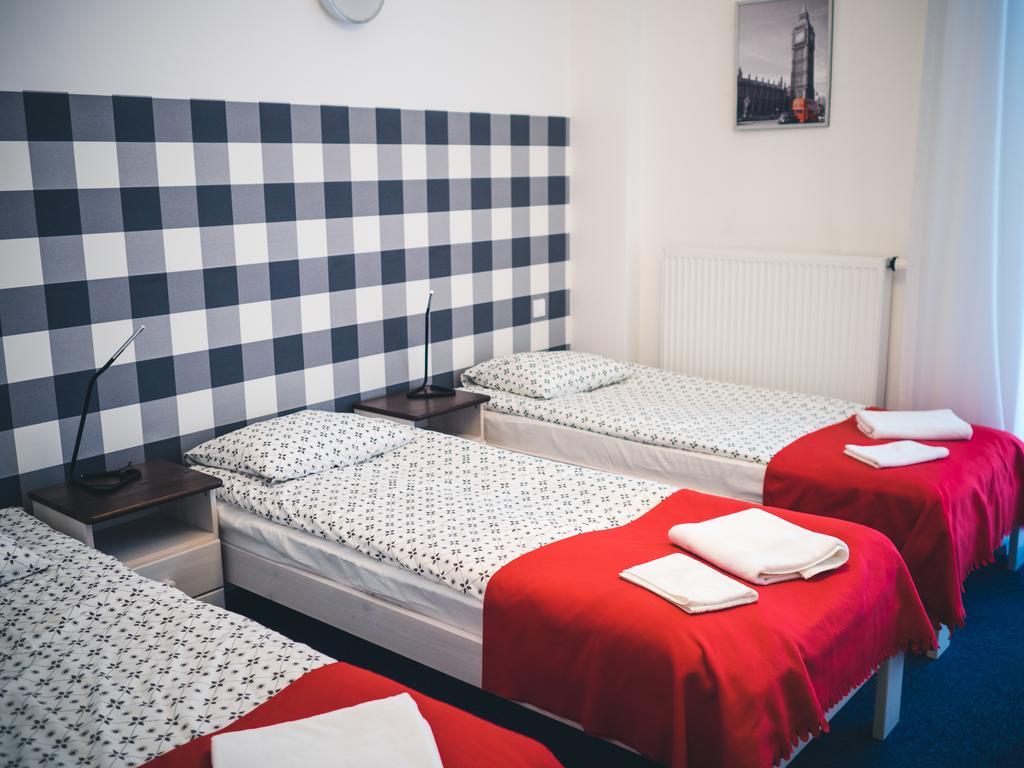 Ll20 Hostel Varsó Kültér fotó