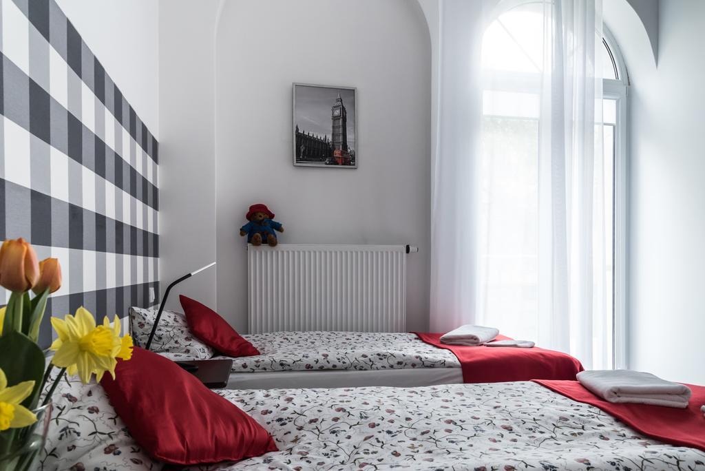 Ll20 Hostel Varsó Kültér fotó